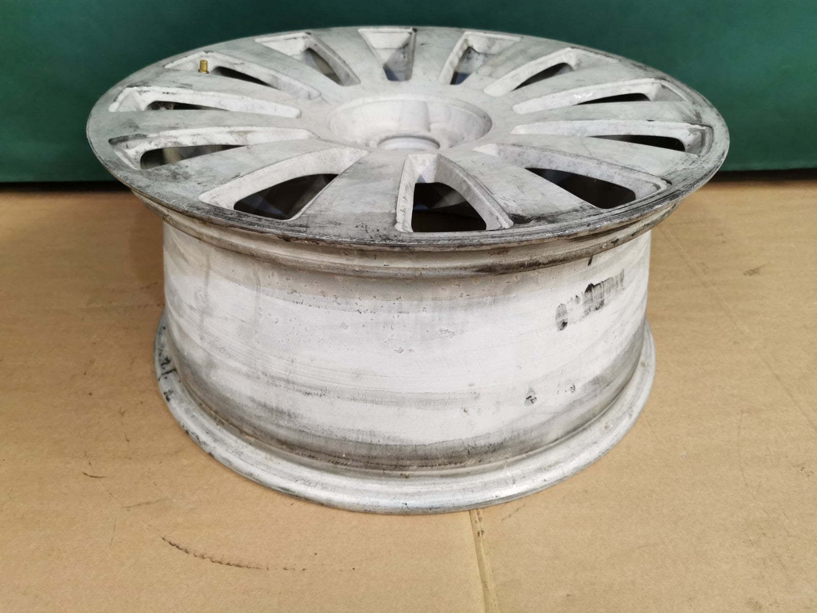 1x AUDI A8 S8 ALLOY WHEEL 4E0 601 025 N (please read)