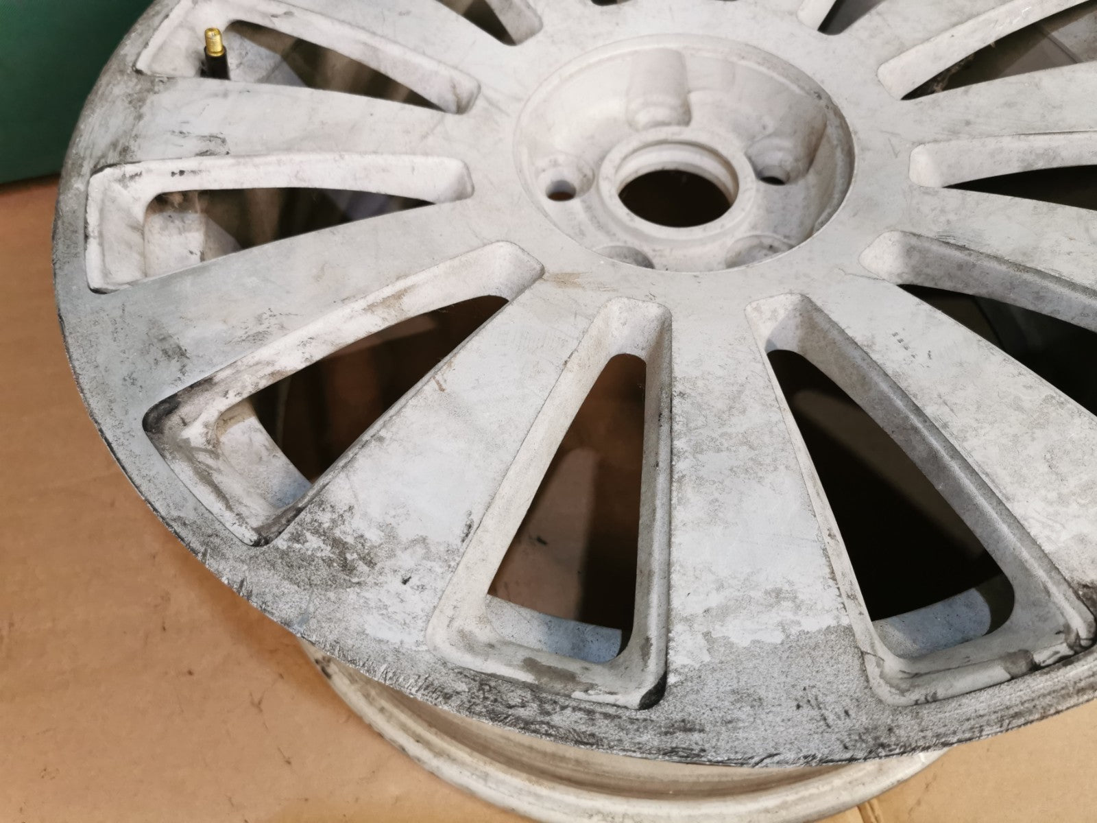 1x AUDI A8 S8 ALLOY WHEEL 4E0 601 025 N (please read)
