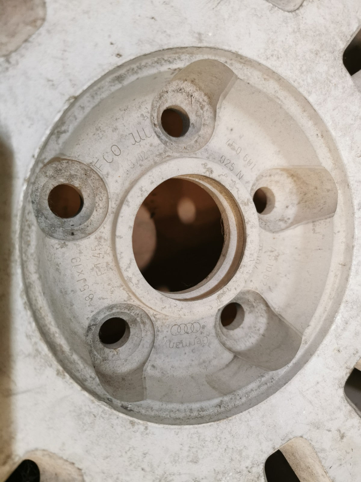 1x AUDI A8 S8 ALLOY WHEEL 4E0 601 025 N (please read)