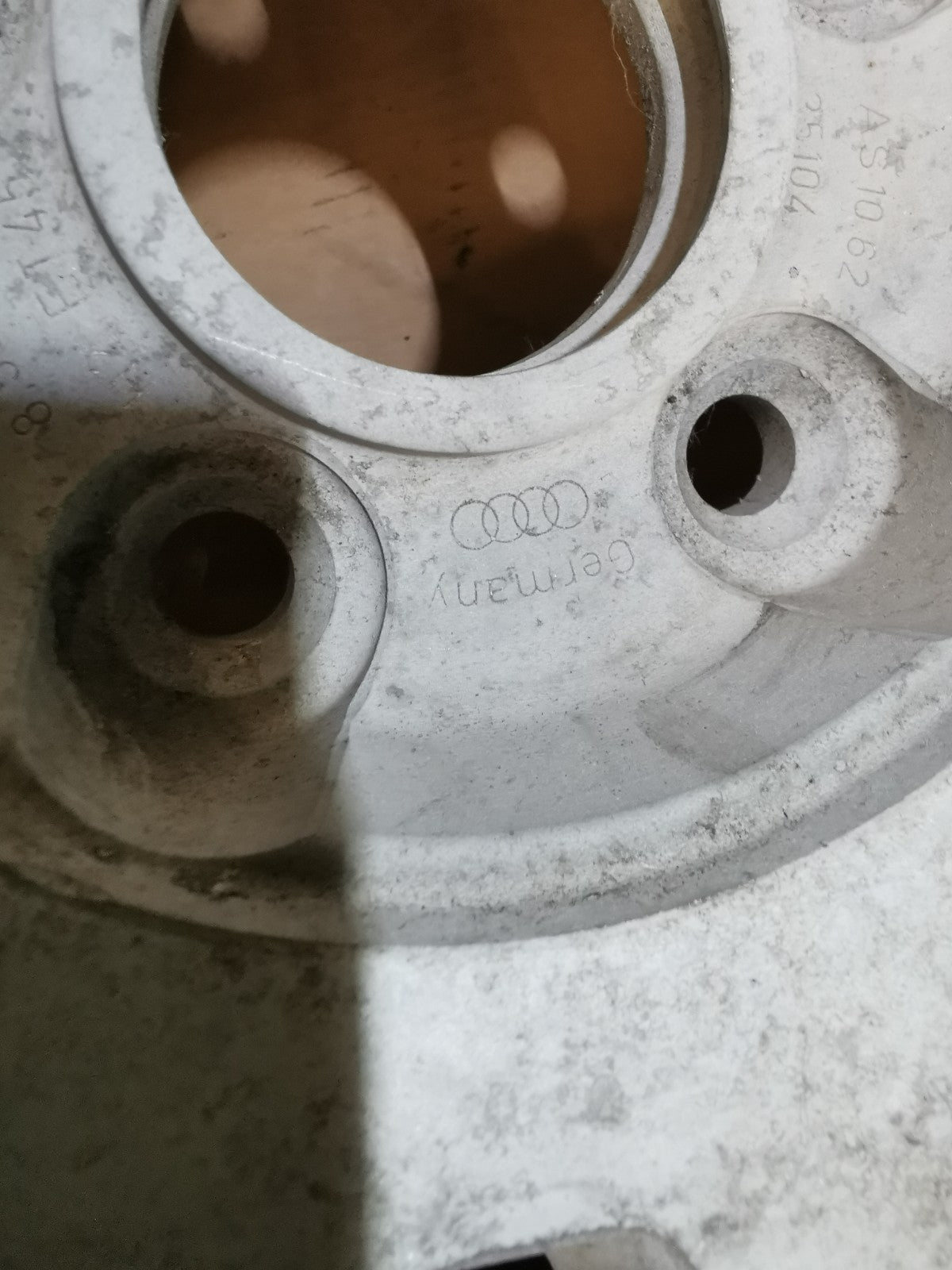 1x AUDI A8 S8 ALLOY WHEEL 4E0 601 025 N (please read)