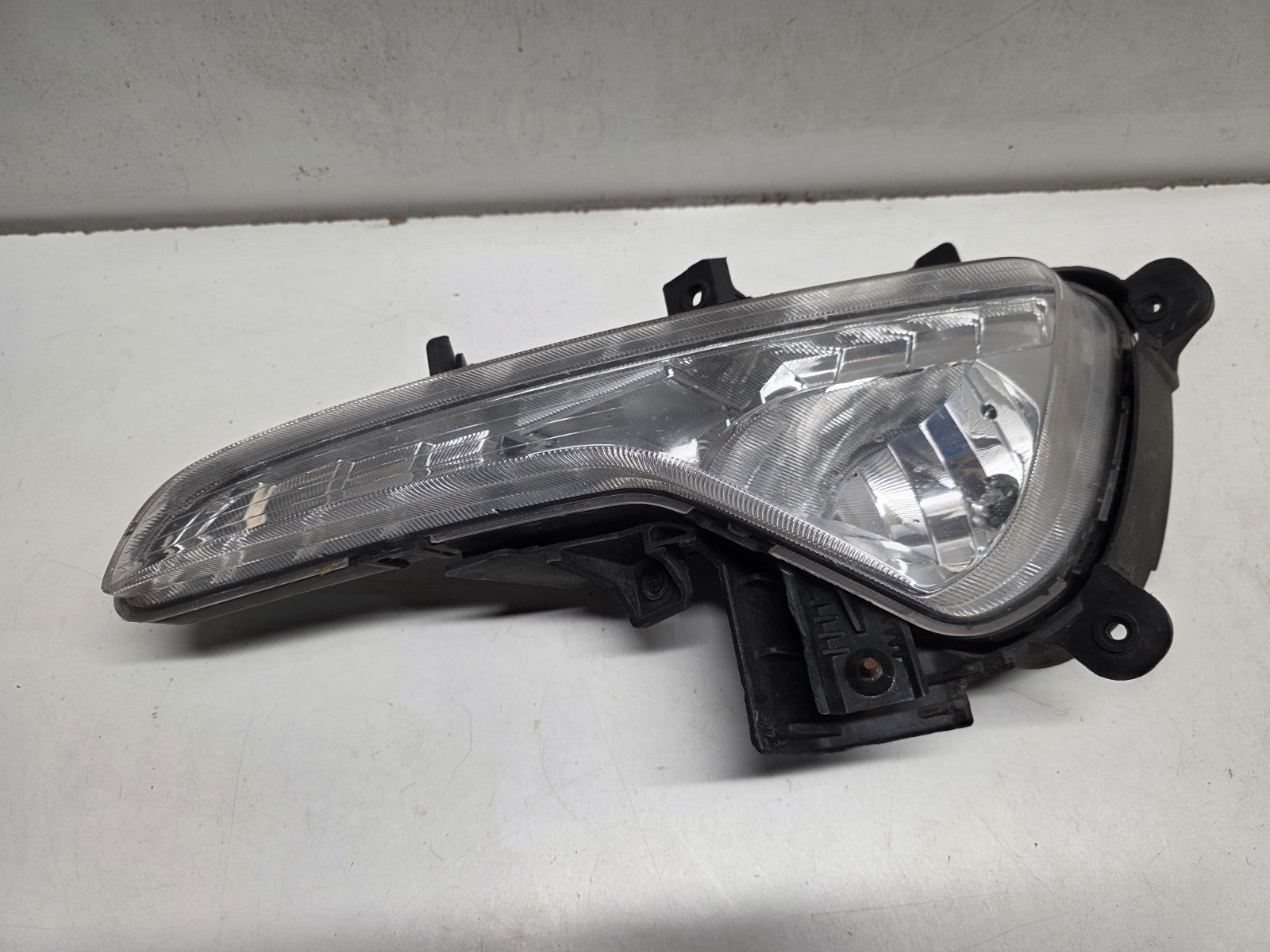 10-16 KIA SPORTAGE MK3 PASSENGER NEAR SIDE FRONT BUMPER FOG LIGHT 922013w200