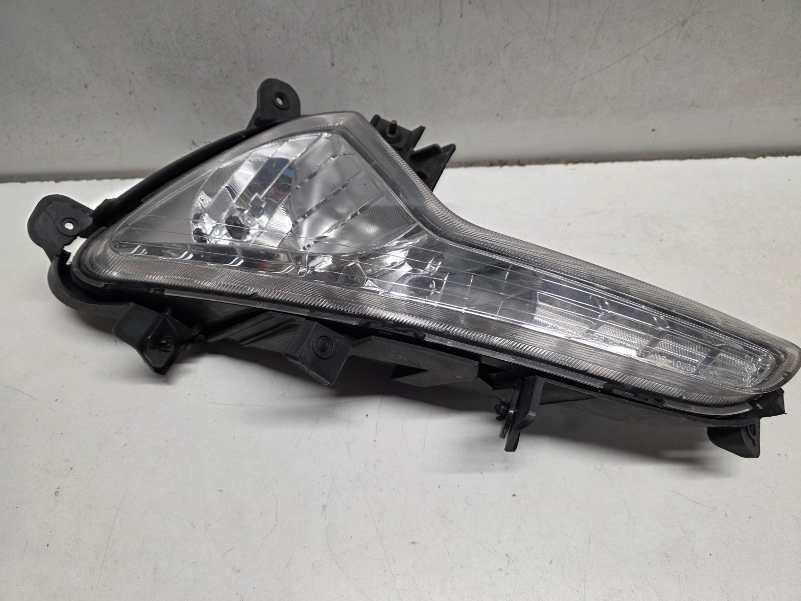 10-16 KIA SPORTAGE MK3 PASSENGER NEAR SIDE FRONT BUMPER FOG LIGHT 922013w200