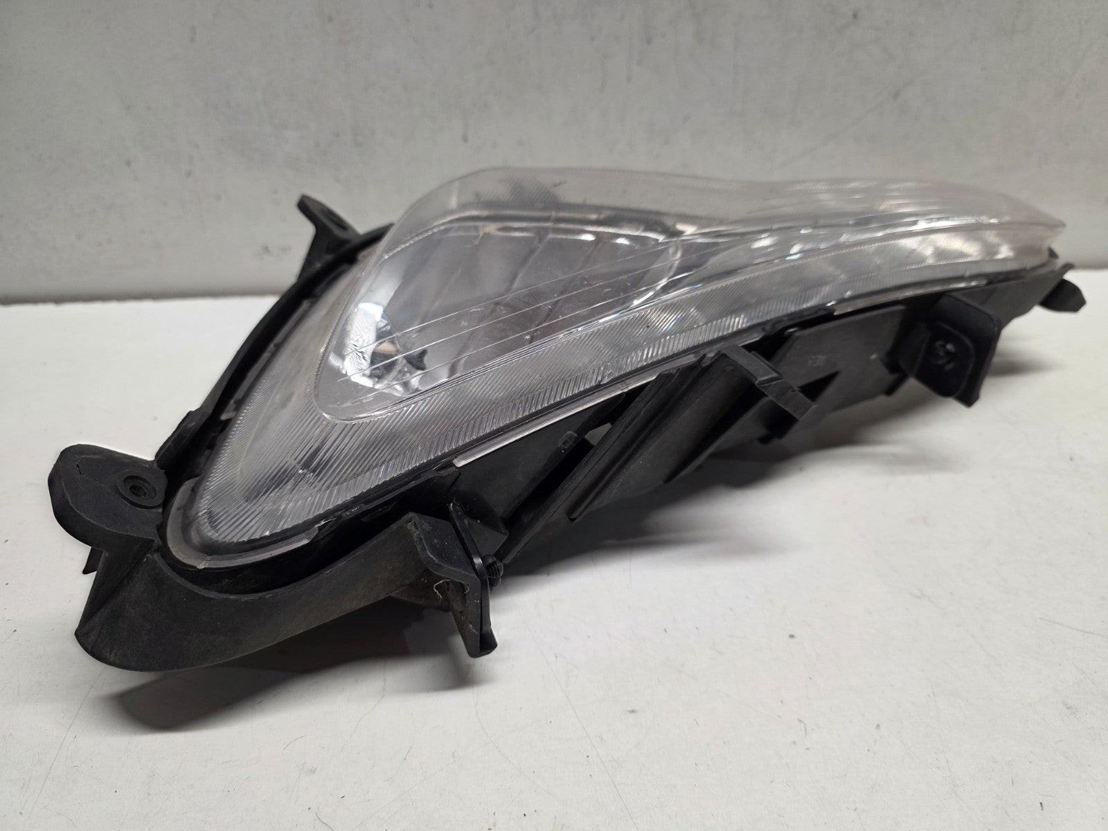 10-16 KIA SPORTAGE MK3 PASSENGER NEAR SIDE FRONT BUMPER FOG LIGHT 922013w200
