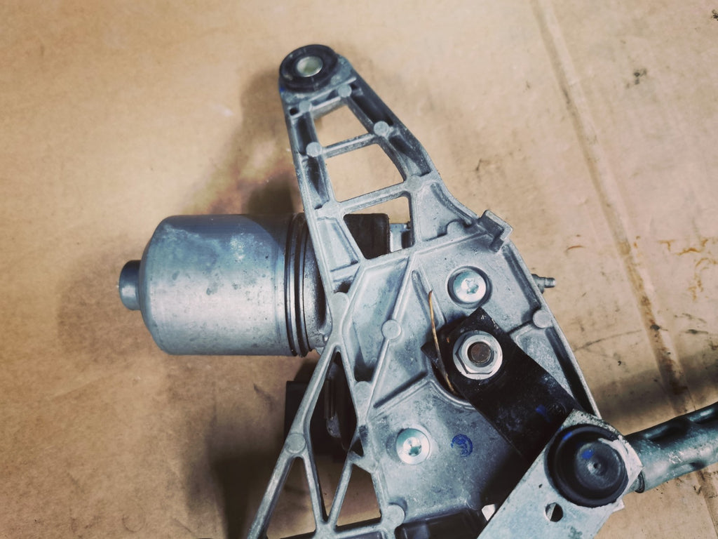 Audi A4 S4 B9 Front Windscreen Wiper Motor Linkage Mechanism 8W2955023A