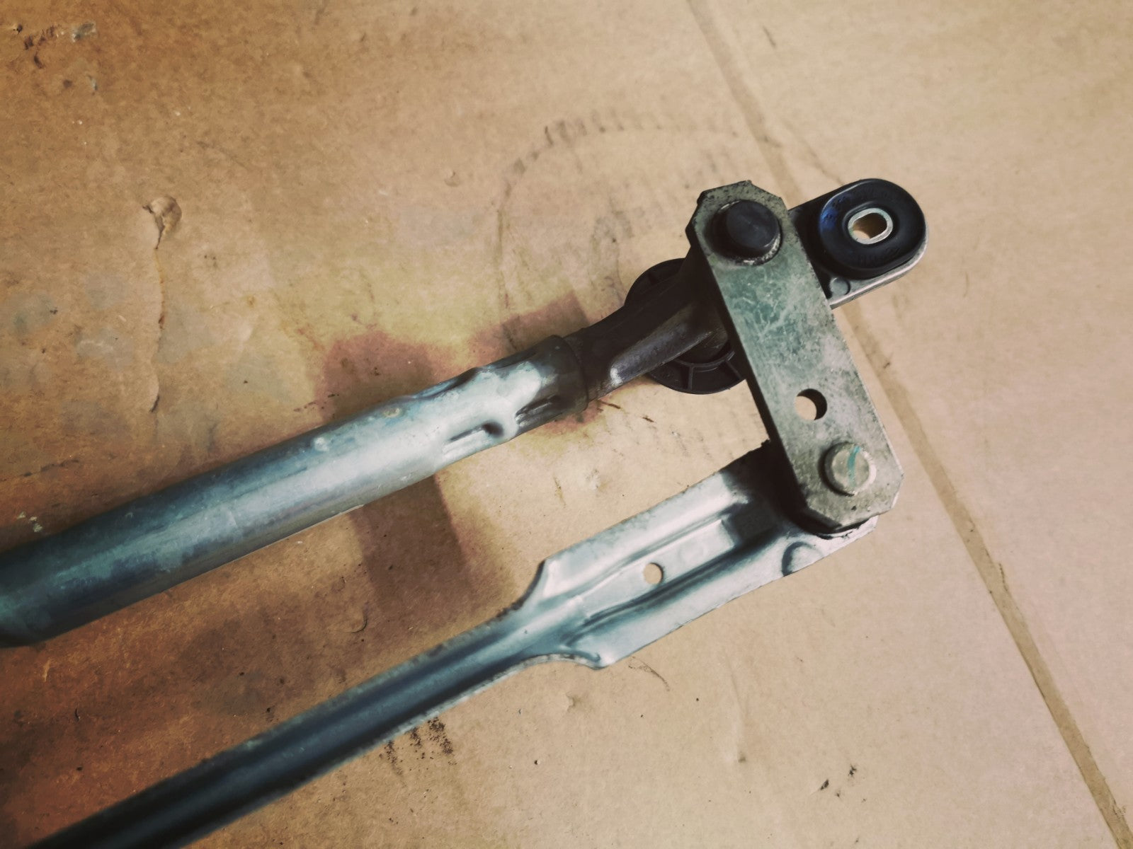Audi A4 S4 B9 Front Windscreen Wiper Motor Linkage Mechanism 8W2955023A