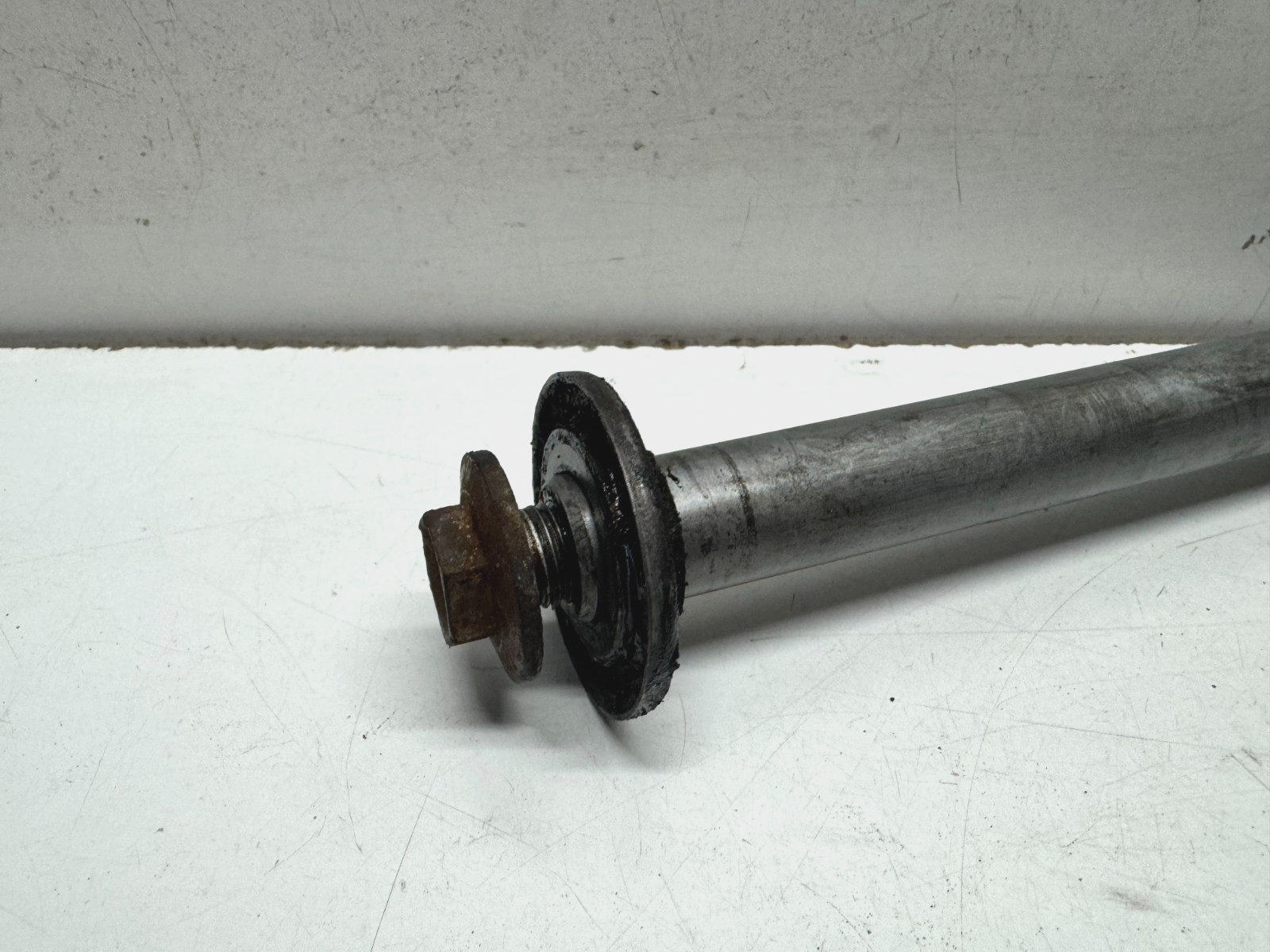 Front Wheel Spindle BMW R1150GS 2001