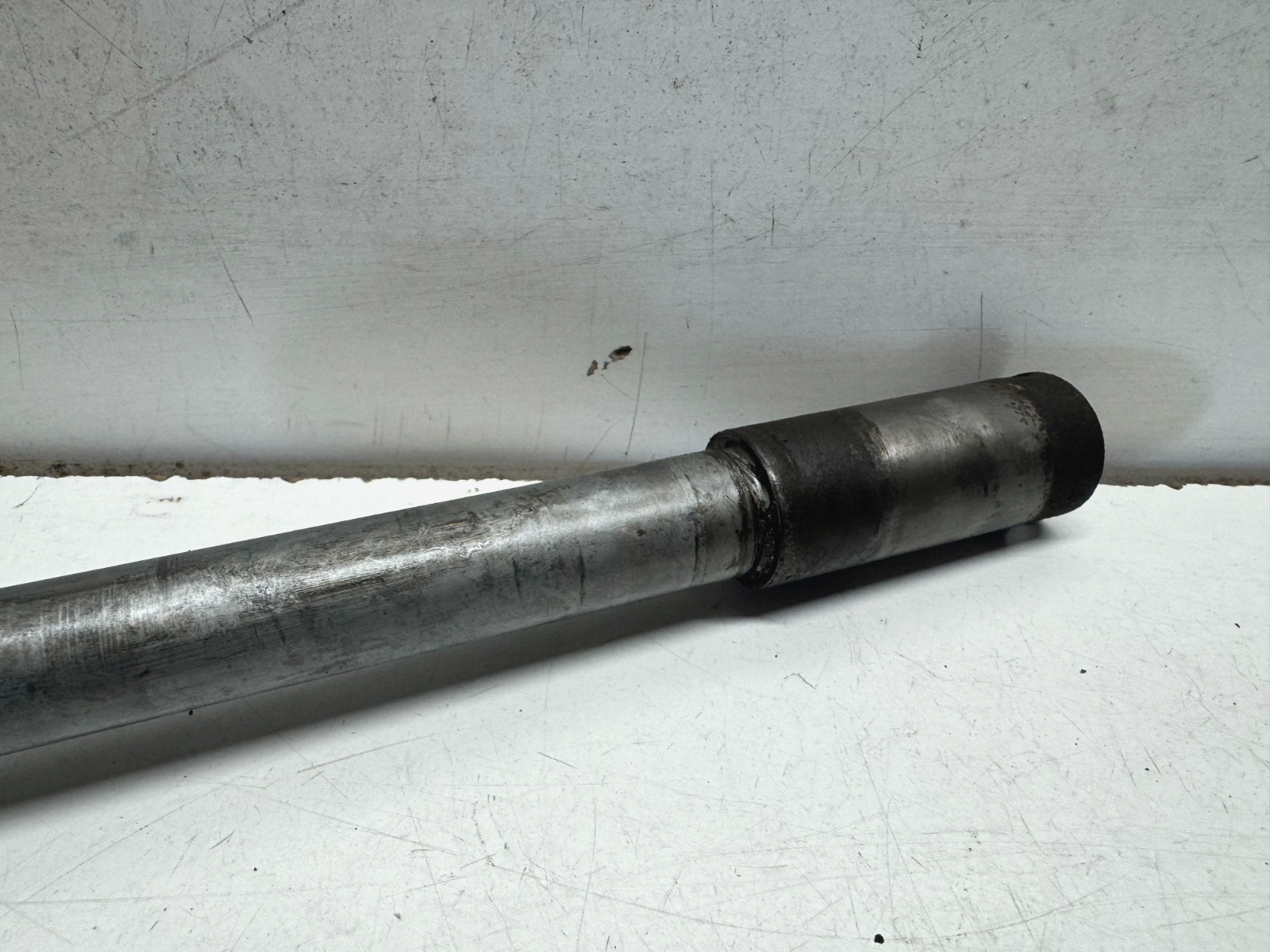 Front Wheel Spindle BMW R1150GS 2001