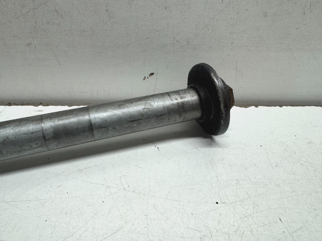 Front Wheel Spindle BMW R1150GS 2001