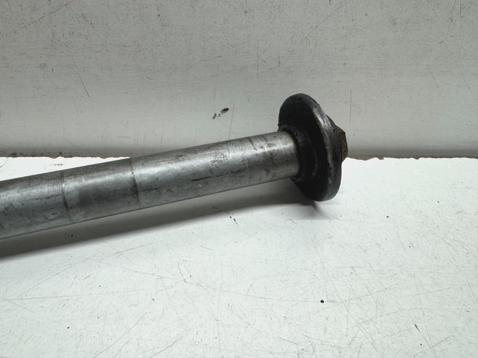 Front Wheel Spindle BMW R1150GS 2001