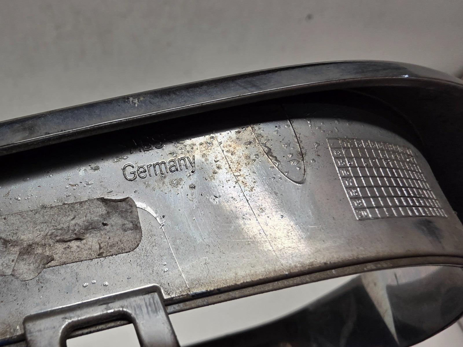 BMW 1 Series F20 F21 Left Front Bumper Trim Genuine 7371747 7371685 I14U-2502-22