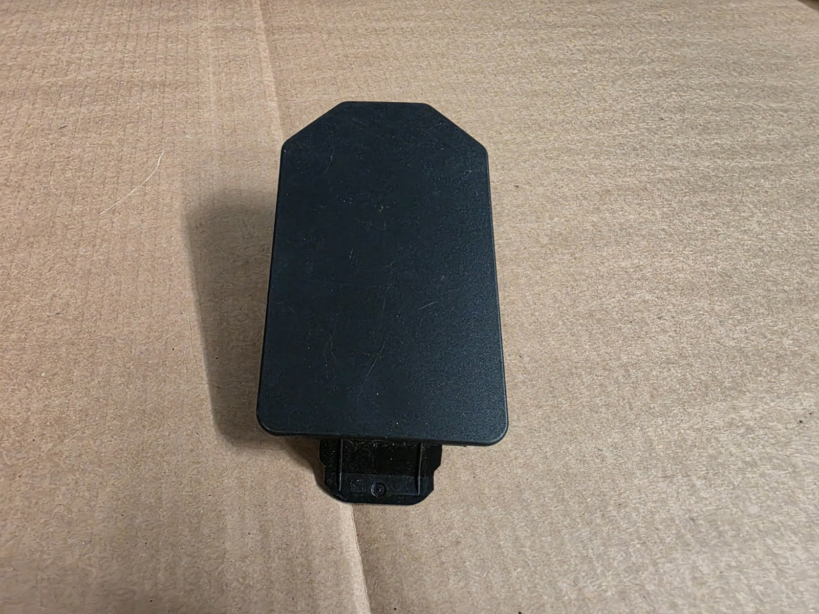 AUDI S4 S5  B9 16  PASSENGER LEFT NEARSIDE SEAT RAIL COVER TRIM 4M0971981