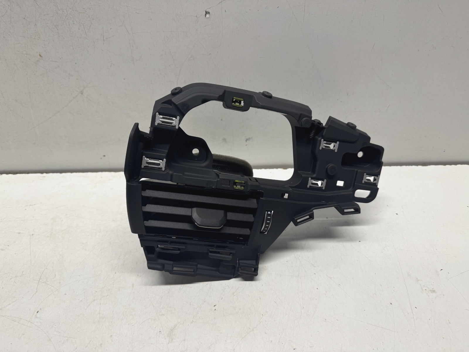 AUDI A4 S4 B9 DRIVER SIDE FRONT DASHBOARD AIR VENT 8W2820902