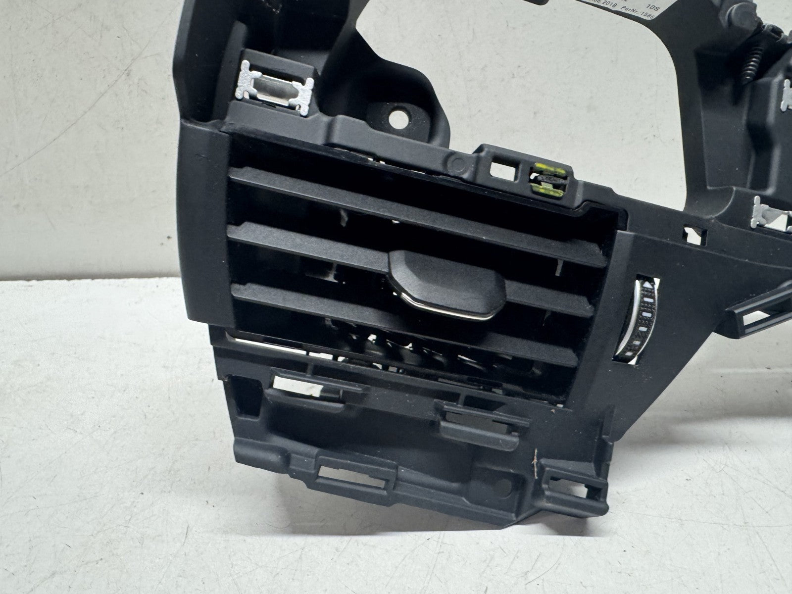 AUDI A4 S4 B9 DRIVER SIDE FRONT DASHBOARD AIR VENT 8W2820902