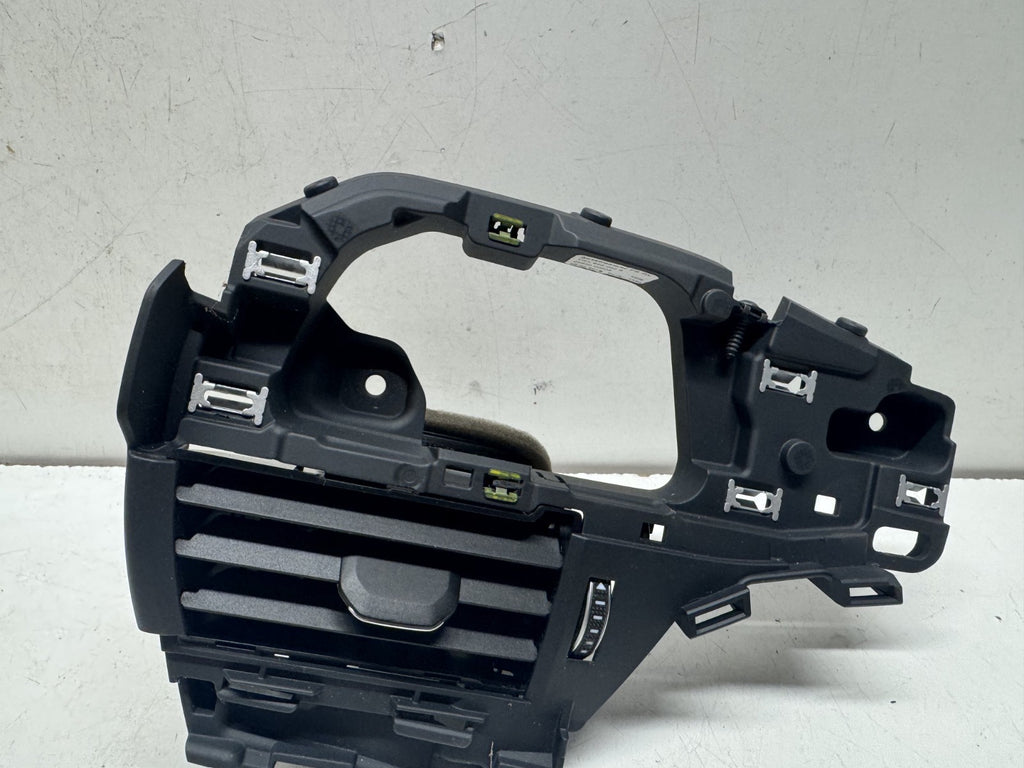 AUDI A4 S4 B9 DRIVER SIDE FRONT DASHBOARD AIR VENT 8W2820902