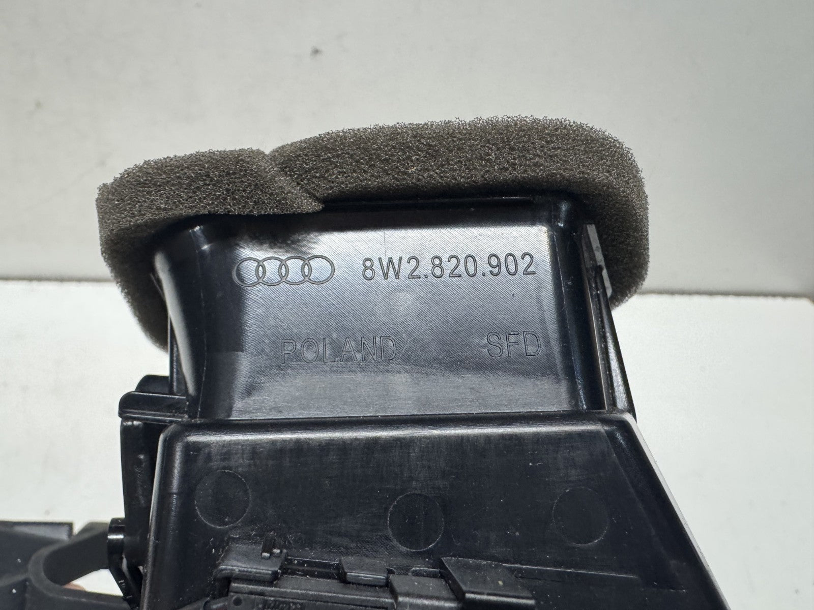AUDI A4 S4 B9 DRIVER SIDE FRONT DASHBOARD AIR VENT 8W2820902