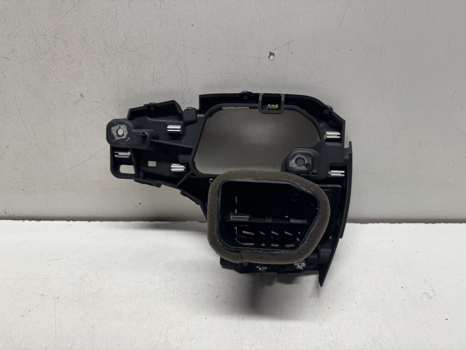 AUDI A4 S4 B9 DRIVER SIDE FRONT DASHBOARD AIR VENT 8W2820902