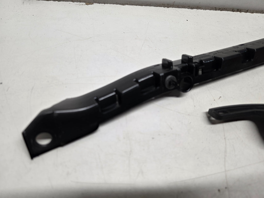 GENUINE MERCEDES-BENZ C-CLASS W204 REAR LEFT BUMPER BRACKET A2048800530