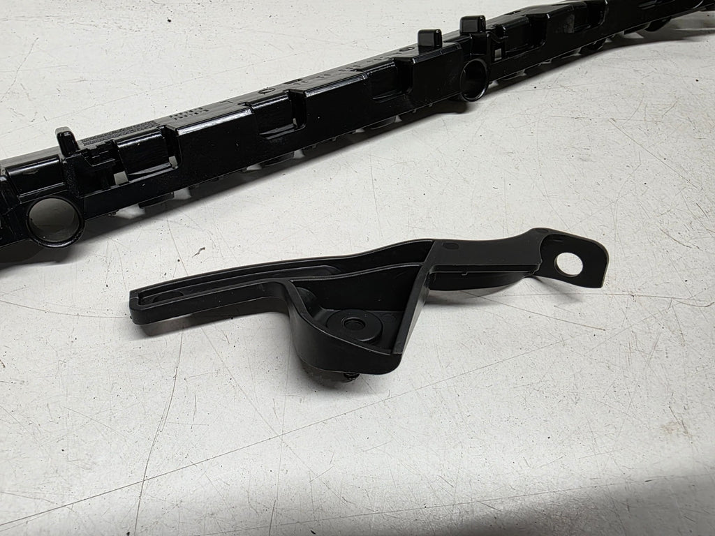 GENUINE MERCEDES-BENZ C-CLASS W204 REAR LEFT BUMPER BRACKET A2048800530