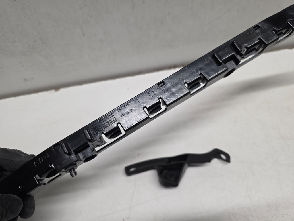 GENUINE MERCEDES-BENZ C-CLASS W204 REAR LEFT BUMPER BRACKET A2048800530