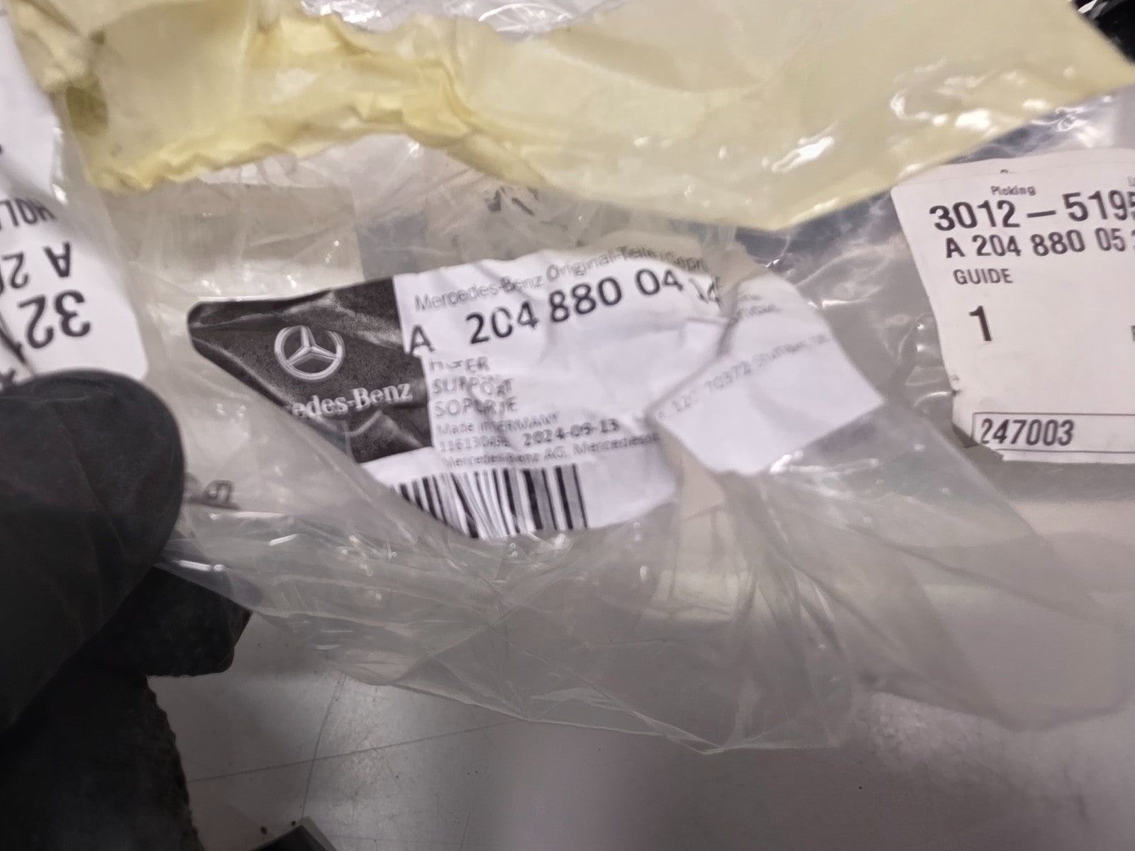 GENUINE MERCEDES-BENZ C-CLASS W204 REAR LEFT BUMPER BRACKET A2048800530