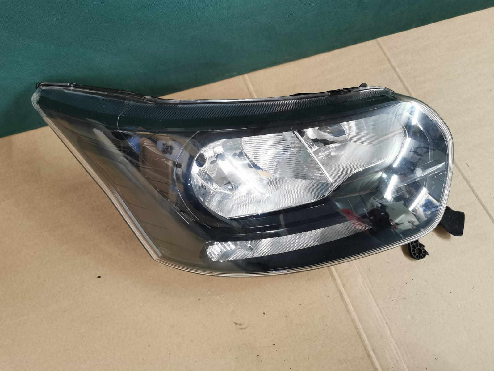 FORD TRANSIT O/S RIGHT DRIVER SIDE HEADLIGHT 2018-2024 GK31-13W029-AB