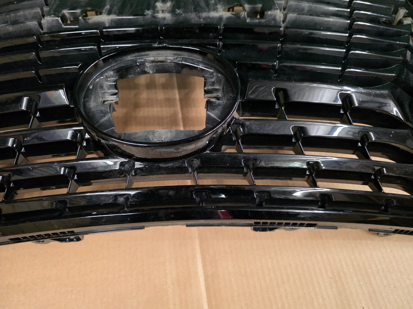 Toyota LEXUS NX I (AZ10) Radiator Grille 5310178680