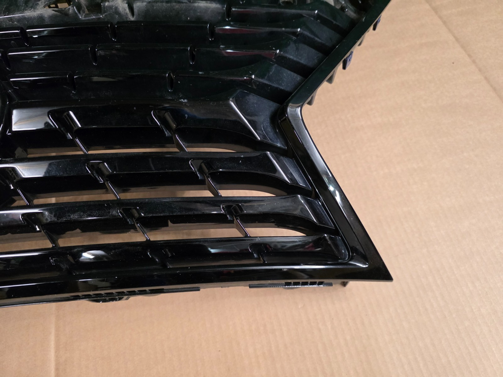 Toyota LEXUS NX I (AZ10) Radiator Grille 5310178680