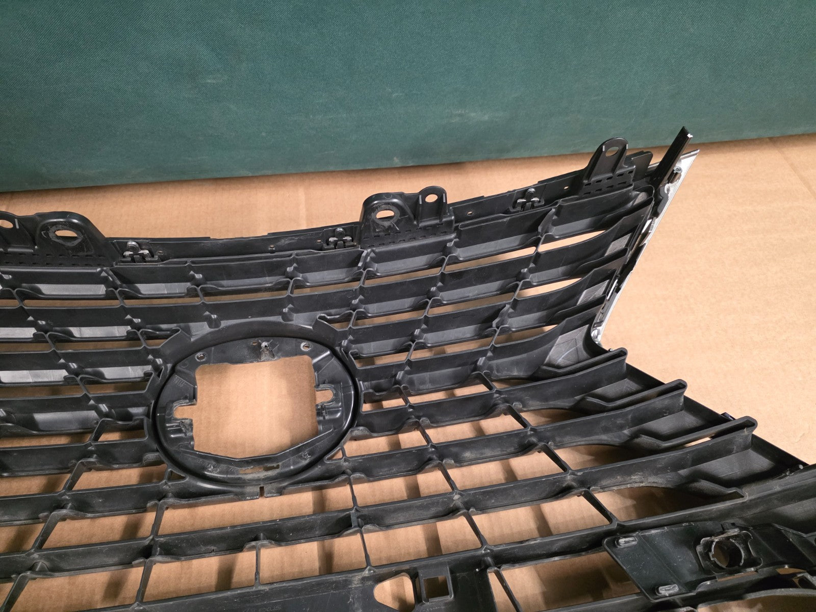 Toyota LEXUS NX I (AZ10) Radiator Grille 5310178680