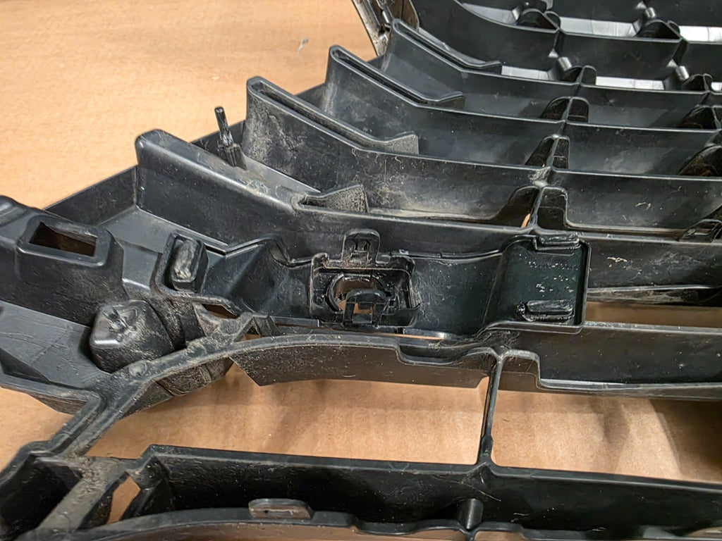 Toyota LEXUS NX I (AZ10) Radiator Grille 5310178680