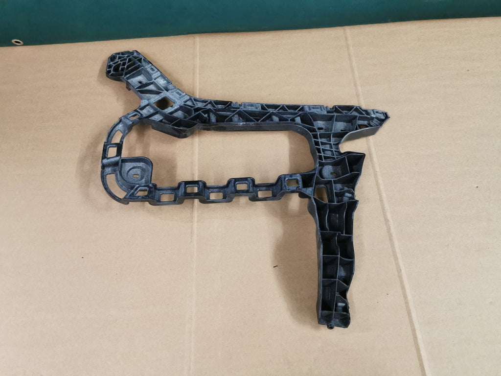 GENUINE VW PASSAT B8 ESTATE REAR BUMPER RIGHT BRACKET 2015-2019 3G0807394