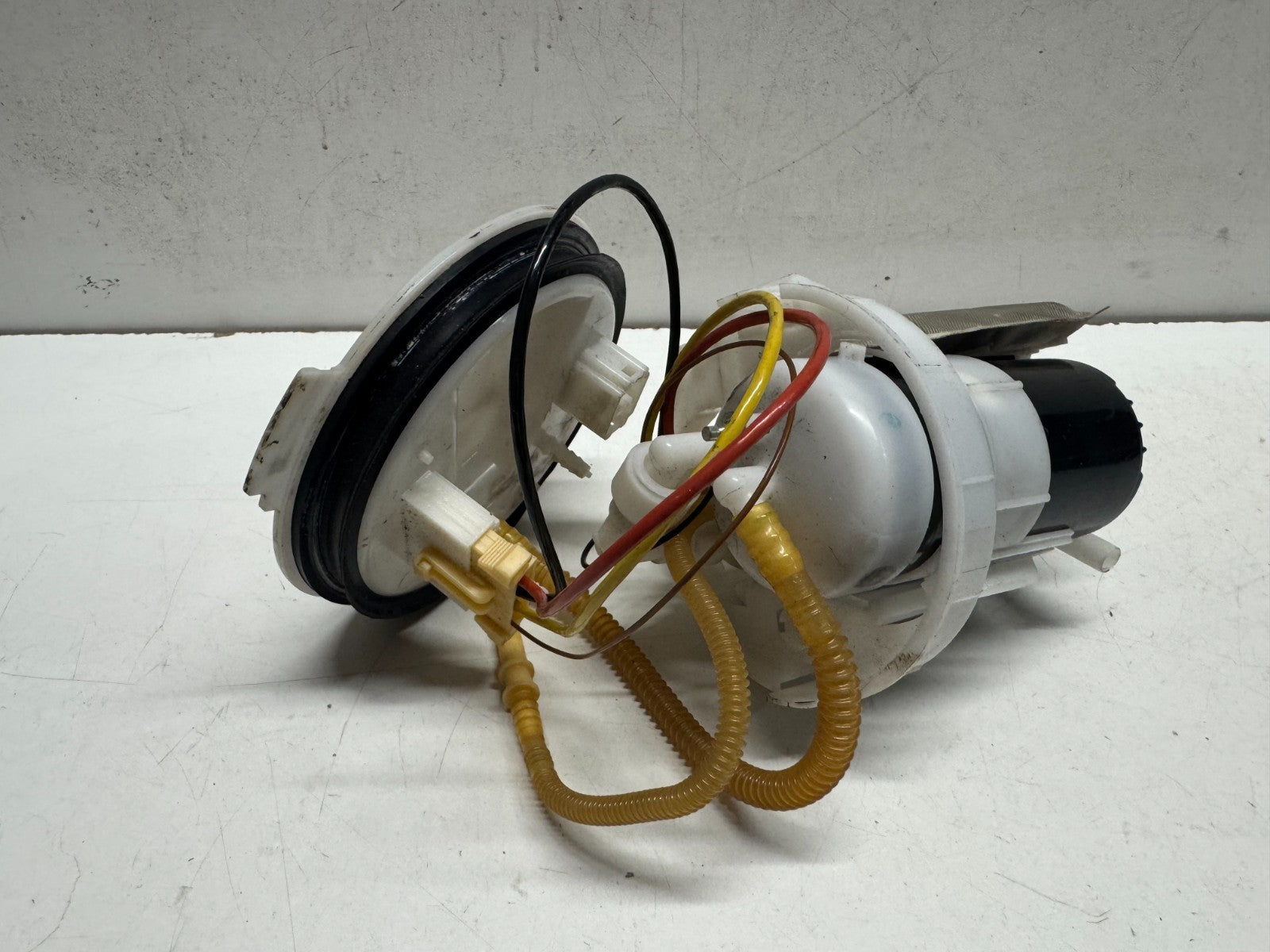 AUDI A4 S4 FUEL TANK SENDER UNIT 8W0919087J