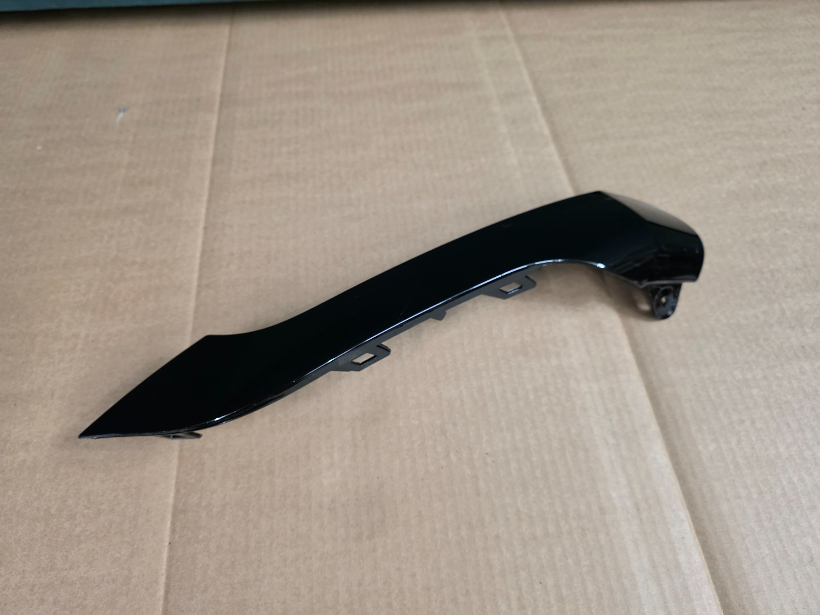 Range Rover Evoque Front Bumper Left Trim 2019 ON K8D2-17E785-AB Genuine