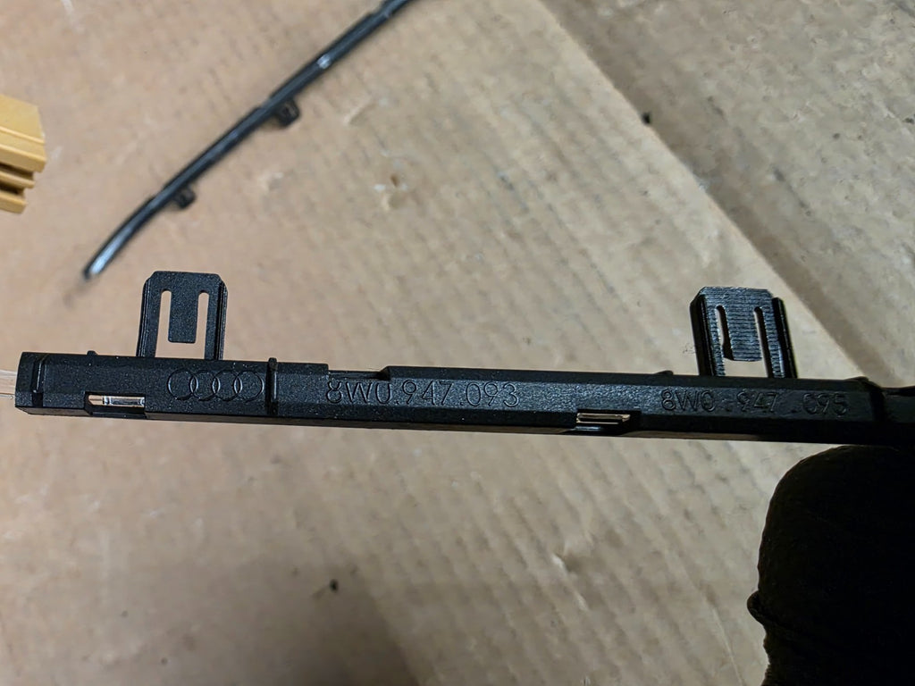 AUDI A4 B9 CENTRE CONSOLE LED 8W0947095 8W0947096