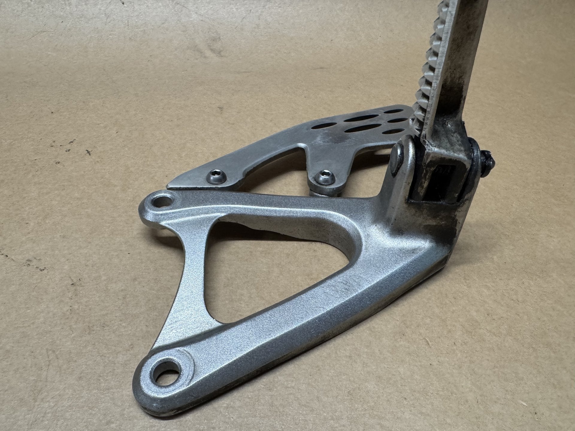 Yamaha YZF-R1 14B 2009-2014 Left Rider Foot Peg Footrest Genuine OEM