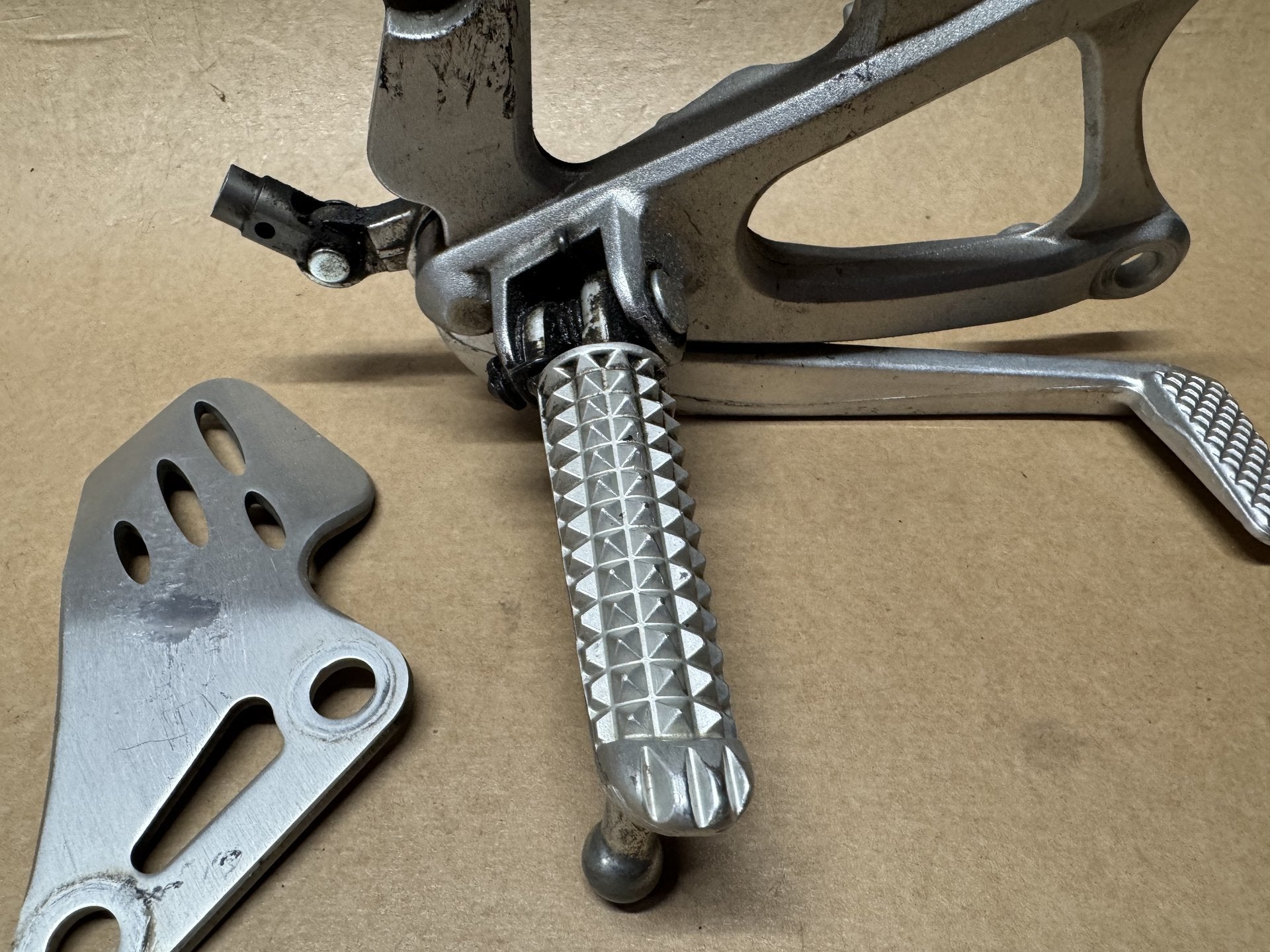 Yamaha YZF-R1 14B 2009-2014 Right Rider Foot Peg Footrest Genuine OEM