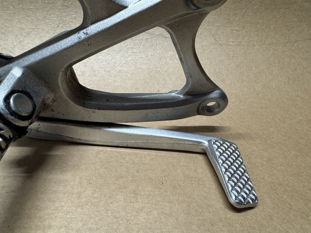 Yamaha YZF-R1 14B 2009-2014 Right Rider Foot Peg Footrest Genuine OEM