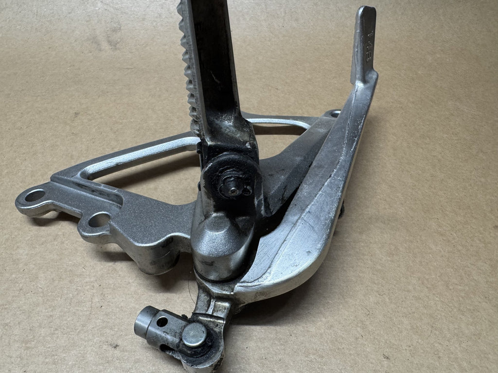 Yamaha YZF-R1 14B 2009-2014 Right Rider Foot Peg Footrest Genuine OEM
