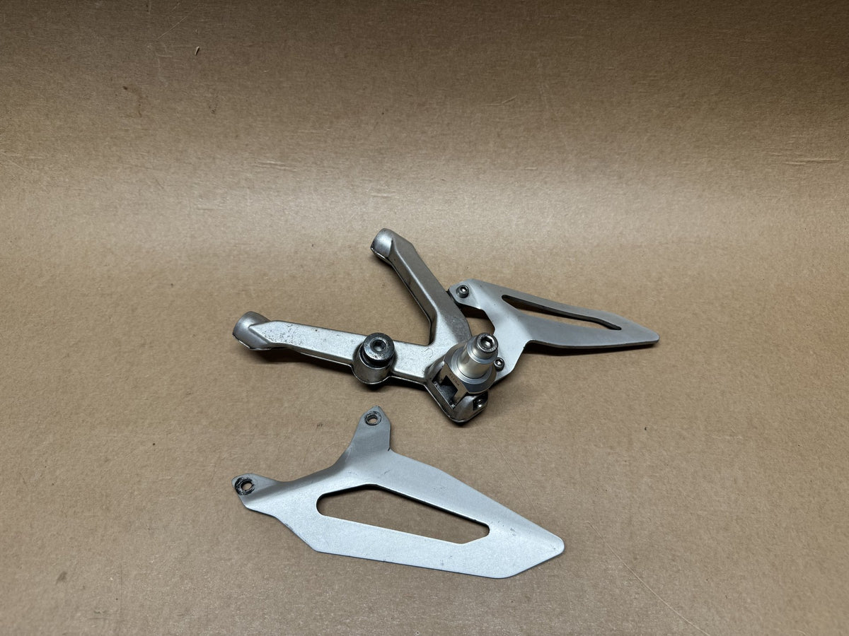 Ducati Panigale 899 2014-2015 Left Rider Footrest Hanger + Heel Plate 82431861A
