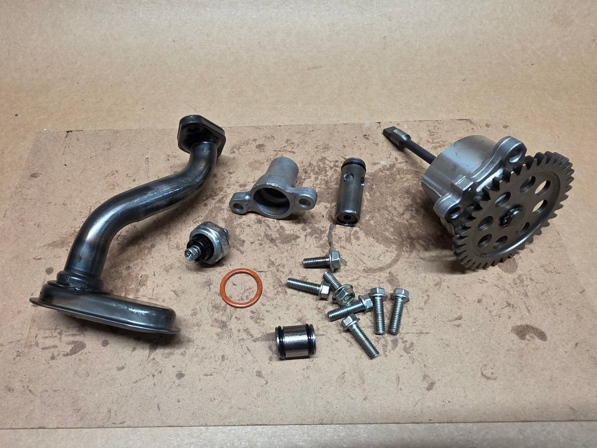 Suzuki GSX-S 750 2015-2022 Engine oil pump assembly 16400-35F00-000