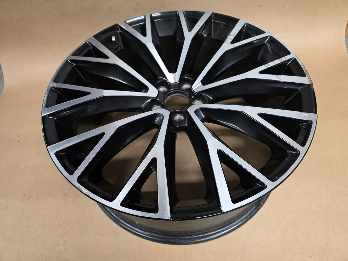 Volvo XC60 2018-2023 22" 10-Open Spoke Black Diamond Cut Alloy 31454682