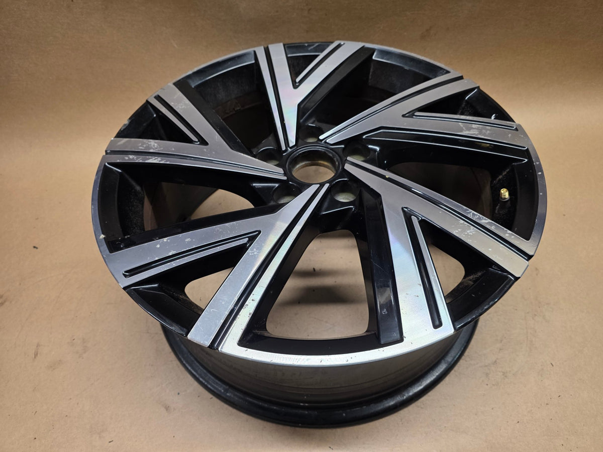 Volkswagen Golf 2019-2026 18" Bergamo alloy wheel 5H0601025M
